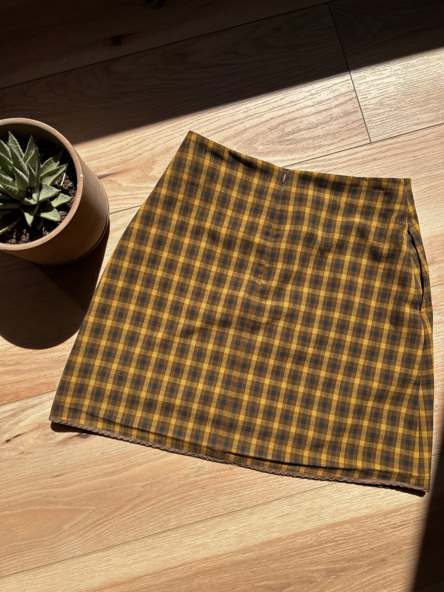 aritzia plaid skirt